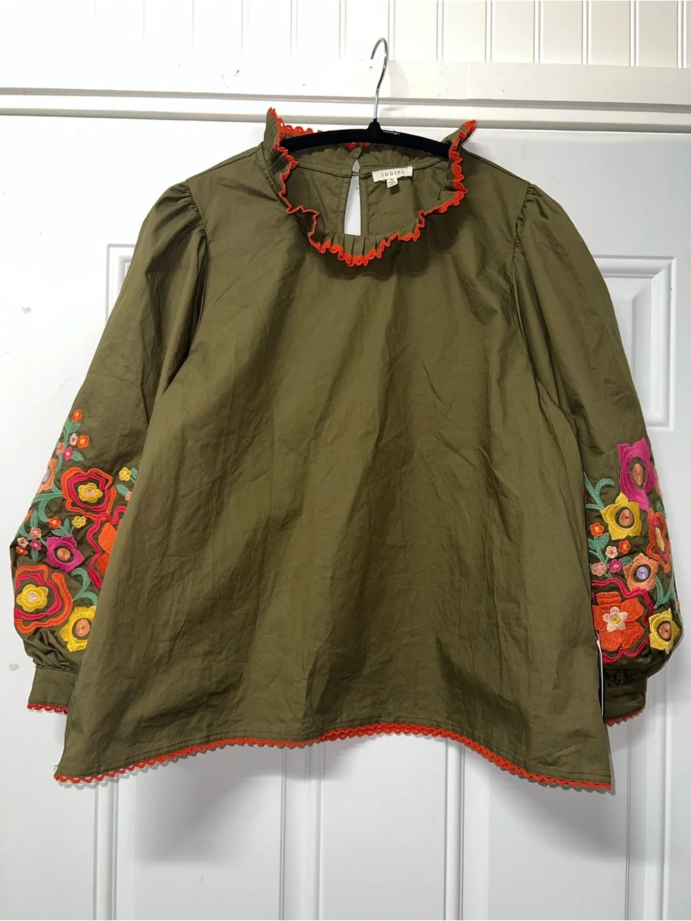 Jodifil medium embroidered bubble long sleeve blouse in olive green - Picture 2 of 10